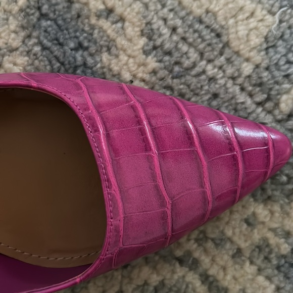 Beautiful pink slide pumps. The color is amazing! Size 7.5 - Picture 5 of 5